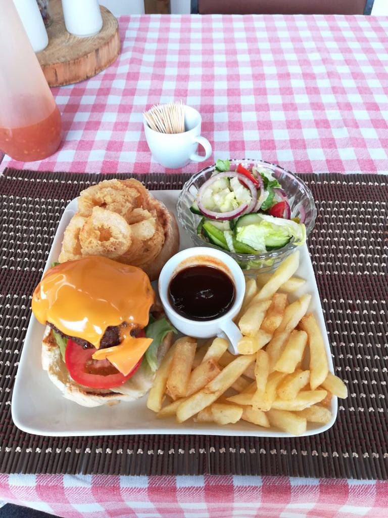 MamreWerf's tweet photo. Road tripping is hungry work! Pop in at @ToriOso for delicious food and lekker company. https://t.co/fboozIOzhT