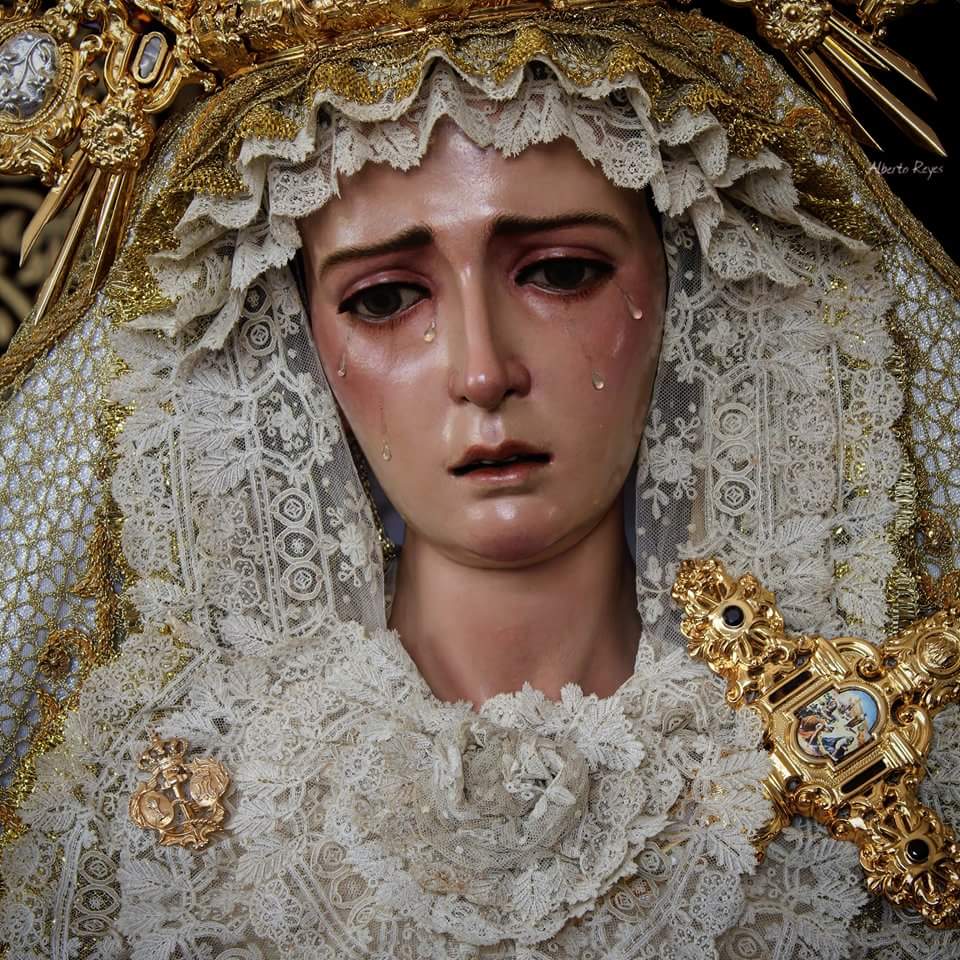 <a href="/RociodeMalaga/">Cofradía del Rocío</a> Agradeceros de corazón el patronazgo de bendición de la Santísima Virgen. Ha sido todo un honor que María Santísima del Rocío lleve el manto de coronación de la Novia de Málaga. Deseamos de todo corazón que este lazo que nos une dure eternamente. Un abrazo hermanos.