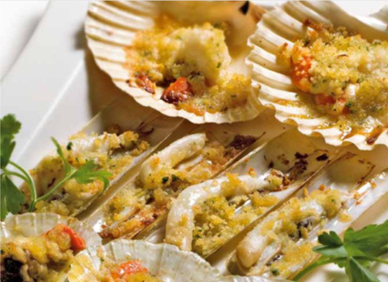 #Capesante, #Capelonghe e #Canestrelli sono gli ingredienti ideali per un saporito antipasto di mare. #VisitVeneto vi propone una ricetta semplice per realizzarlo! bit.ly/2udYb7Y