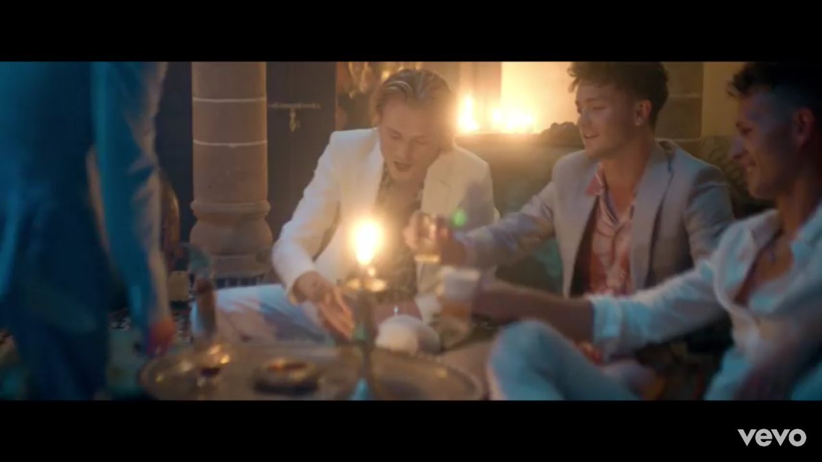 missing_niam's tweet photo. Kocham ich za n teledysk,a Brada za to ,ลผe jest taki piฤkny
@TheVampsJames @TheVampsCon @TheVampsTristan @TheVampsBrad @TheVampsband e Love you
#JustMyTypeVideo https://t.co/zBYjelrKhQ
