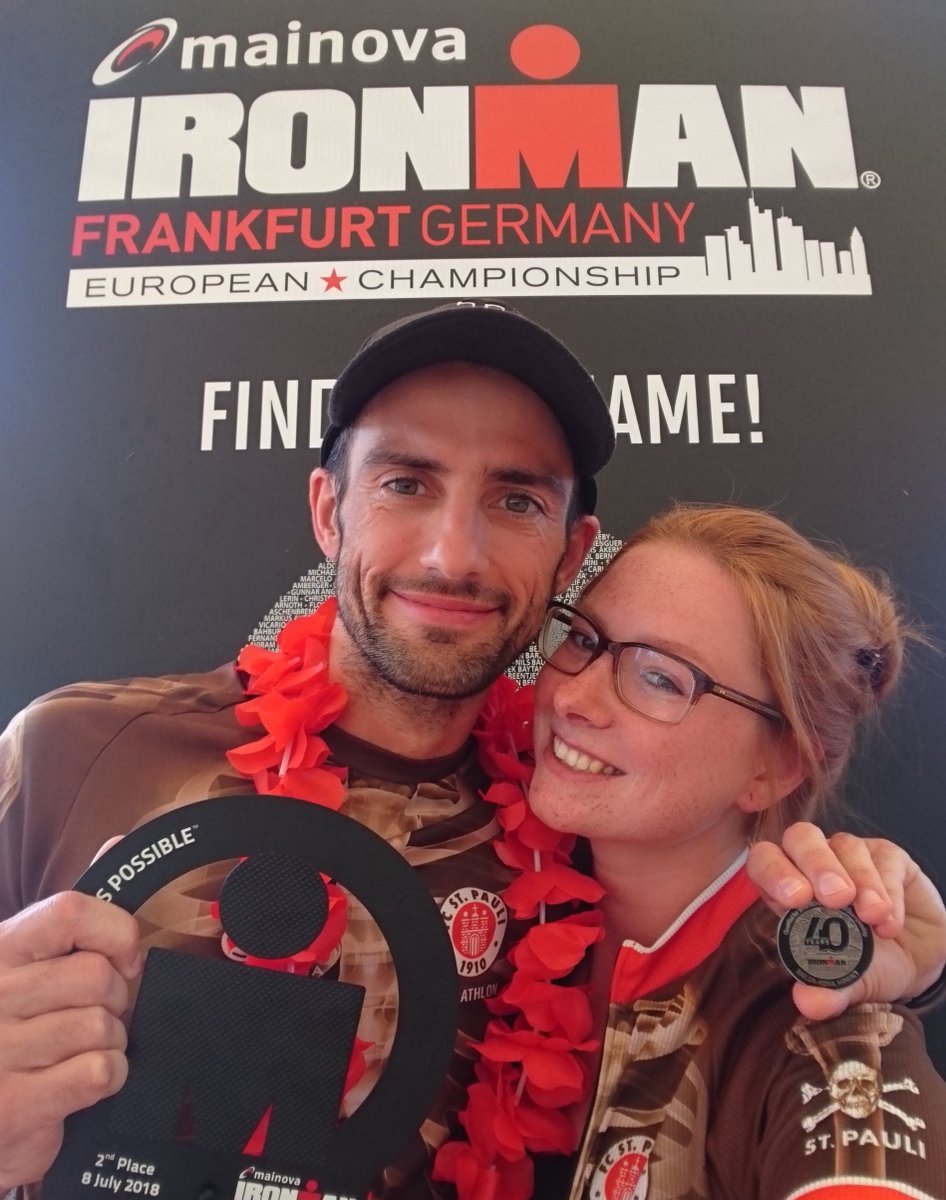 Er ist 3,86 KM geschwommen 🏊‍♂️, 180,2 KM geradelt 🚴‍♂️ &amp; 42,195 KM gelaufen🏃‍♂️: Patrick Roos (<a href="/FCSP_Triathlon/">FC St. Pauli Tri</a>) wurde mit einer Zeit von 9 Std. 20 Min. 27 Sek. Ironman Vize-Europameister in der Altersklasse "M 40-44". Herzlichen Glückwunsch, Paddi! Großer Sport. #fcsp