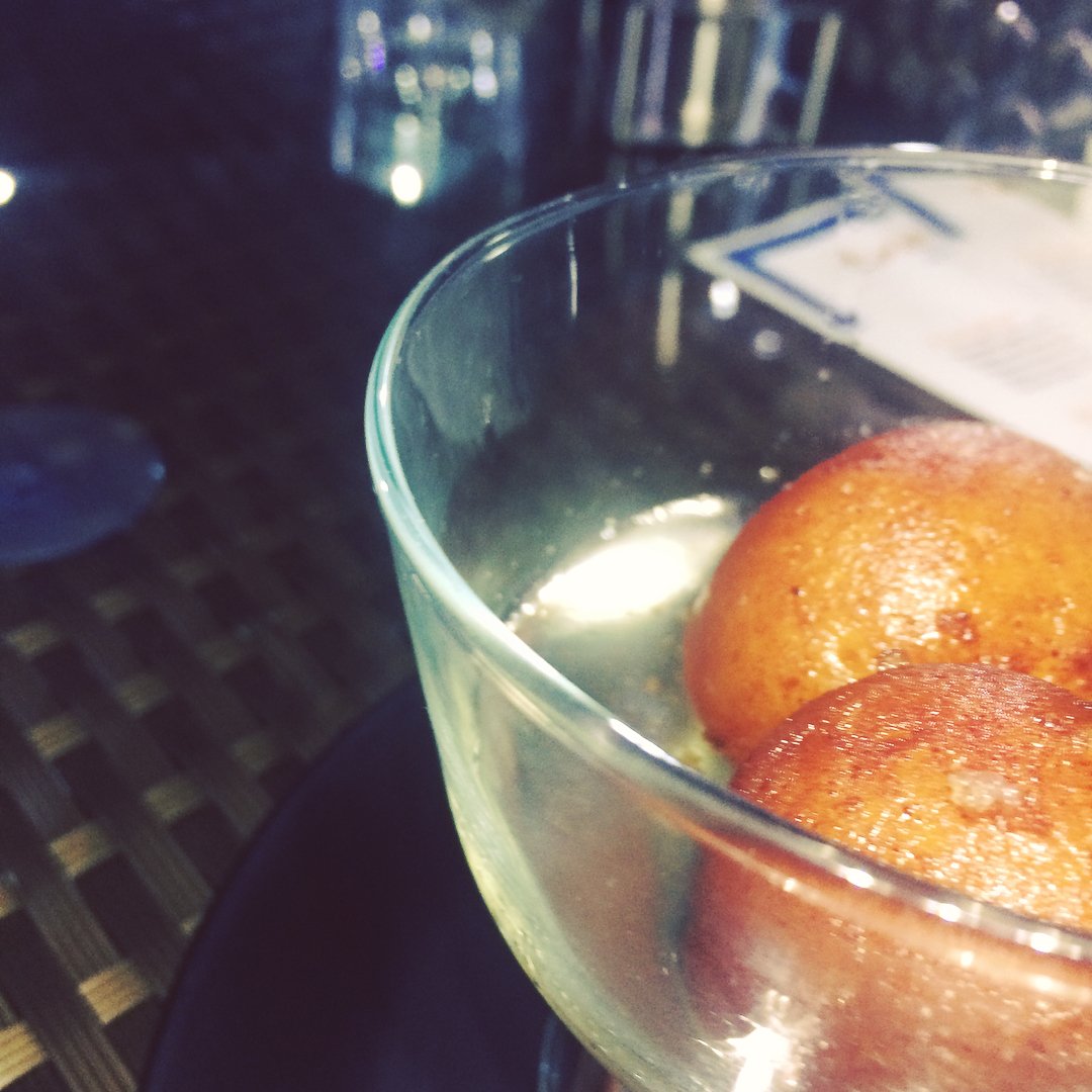 forcedfoodie's tweet photo. Out of frame Gulab Jamun, Because i hate sharing them 👻
.
.
Location : @parathasntikkas Andheri West .
.
#parathasntikkas #gulabjamun #forcedfoodie #andheriwest #lokhandwala #andheri #mumbai #gulab #jamun #instafood #instadessert #dessert #dessertpost #dessertblogger #sweets https://t.co/c7AC28QHxd