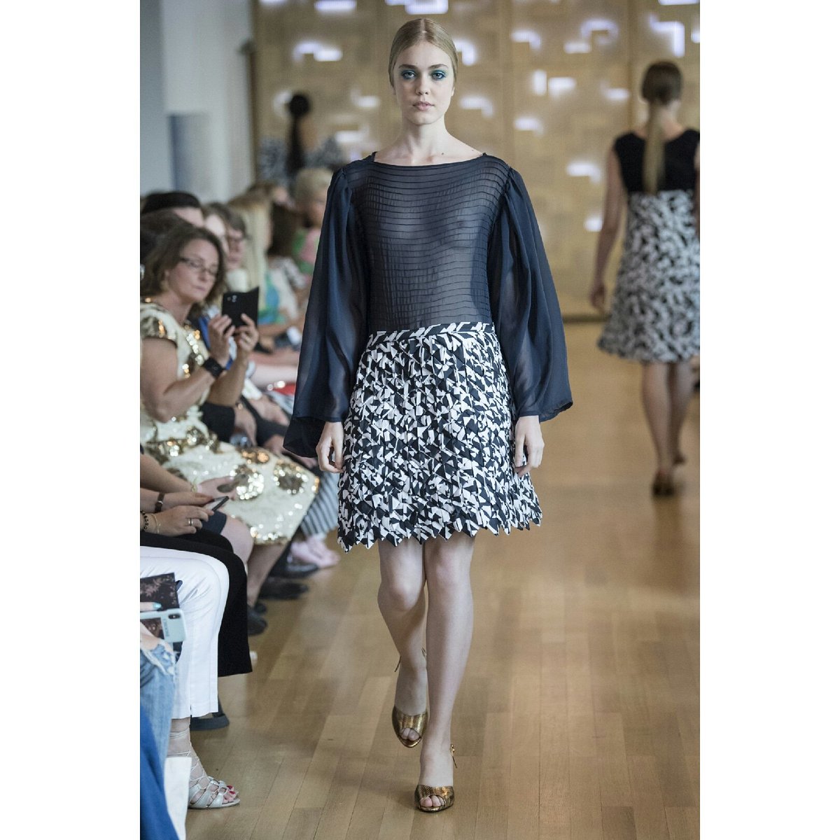 Viddu mie tein tän!! #ivanahelsinki #parisfashionweek #hautecouture #sewed #by #me #omg