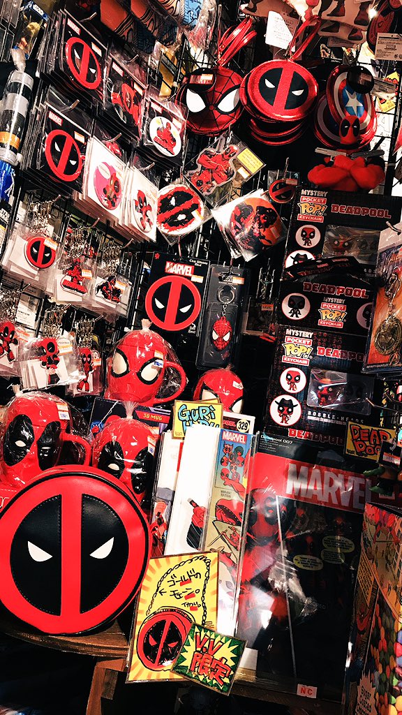 O Xrhsths ヴィレッジヴァンガードmozo Sto Twitter Deadpool Gurihiru グリヒルグッズにデップー追加 クリアファイル 缶バッチ アクリルキーホルダーの3点 やんちゃボーイなデップー可愛すぎて禿げそう 他にもデップーグッズ充実してます