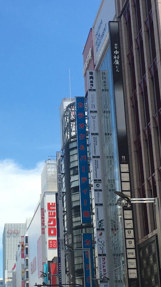 新宿で終電を逃したら24時間営業の Tsutaya Book Apartment がオススメされて枚方や桜木町の店も紹介される流れ Togetter