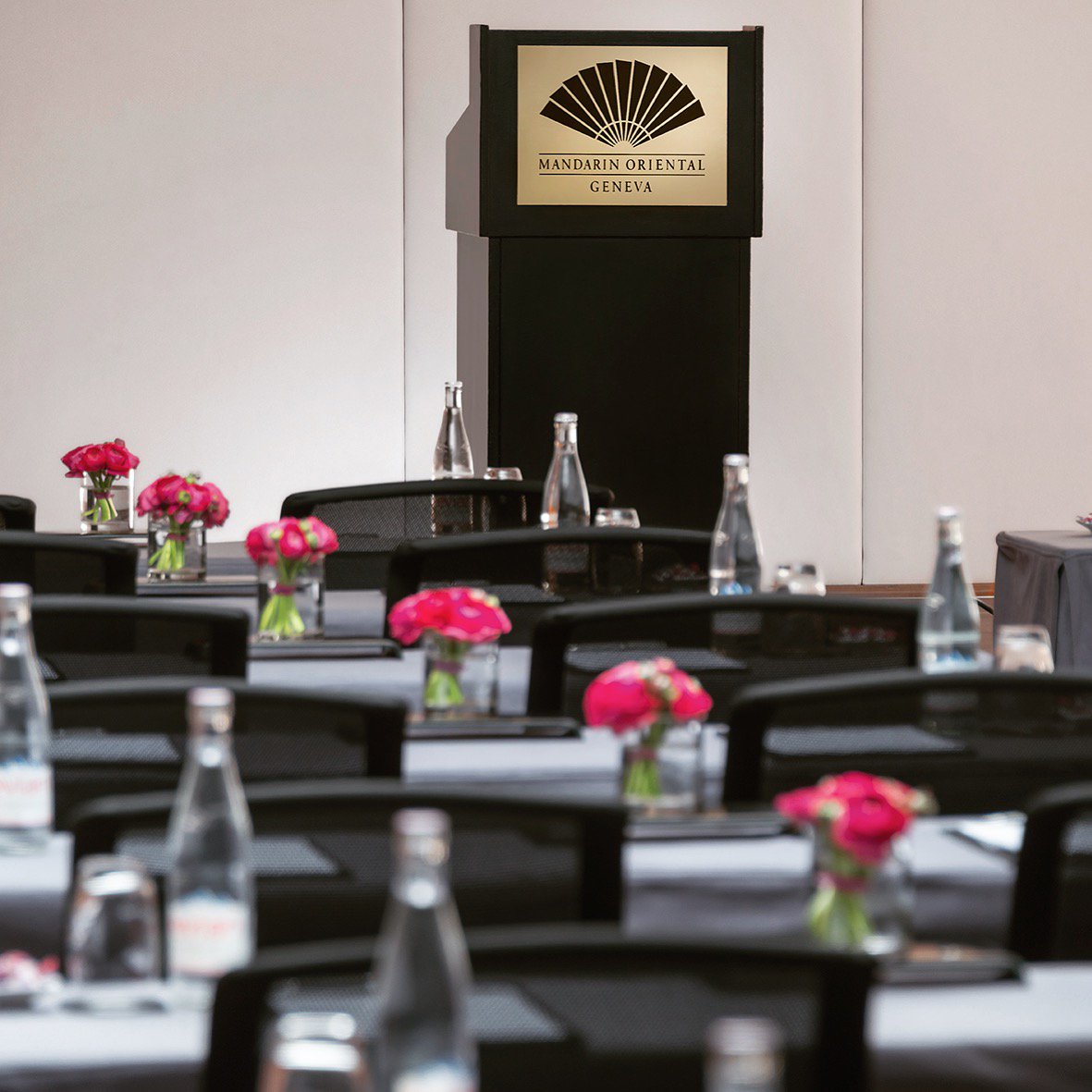 Be innovative. Be inspired. Be energized. Mindful Meetings, our cprogramme of wellness elements, specifically designed to inspire and engaged your audience, will enhance your meeting process, leaving your participants feeling less stressed, more productive.
#MindfulMeetings