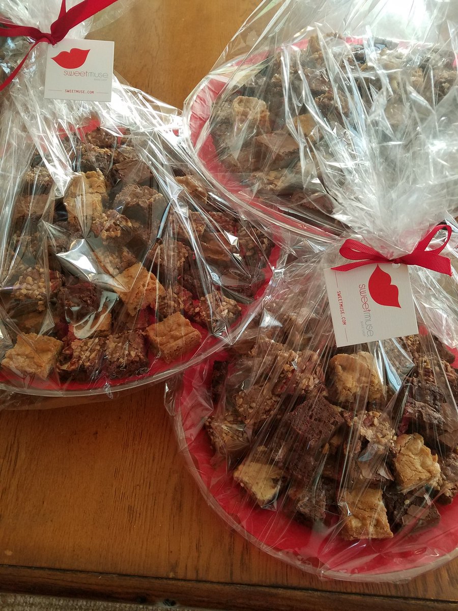 sweetmuse's tweet photo. It's fun to deliver things like this. #brownies #brownietray #browniegift #sweetthankyou #sweetmuse https://t.co/fn0yV0nPVo