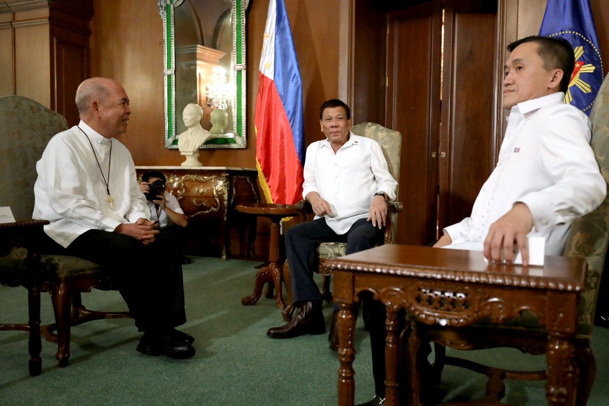 pcogovph's tweet image. Pres. Duterte meets with Catholic Bishops&apos; Conference of the Philippines President Archbishop Romulo Valles at the Malacañan Palace on July 9, 2018. #PartnerForChange