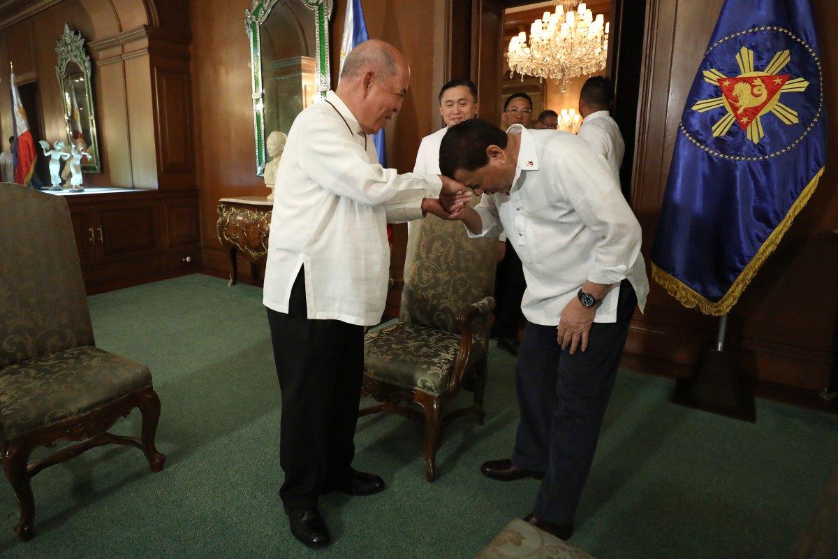 pcogovph's tweet image. Pres. Duterte meets with Catholic Bishops&apos; Conference of the Philippines President Archbishop Romulo Valles at the Malacañan Palace on July 9, 2018. #PartnerForChange