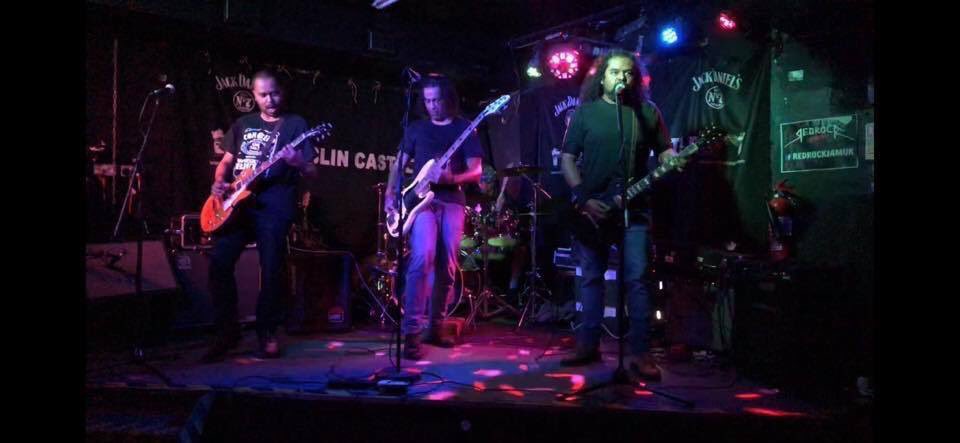 bandaconcreto's tweet photo. Concreto em ação em Londres e Dublin! De Minas para o mundo! #bandaconcreto #musicaminas #concreto #eplama #vinnyappice #secretariadeculturamg #programamusicaminas https://t.co/Gn6LLljzpl