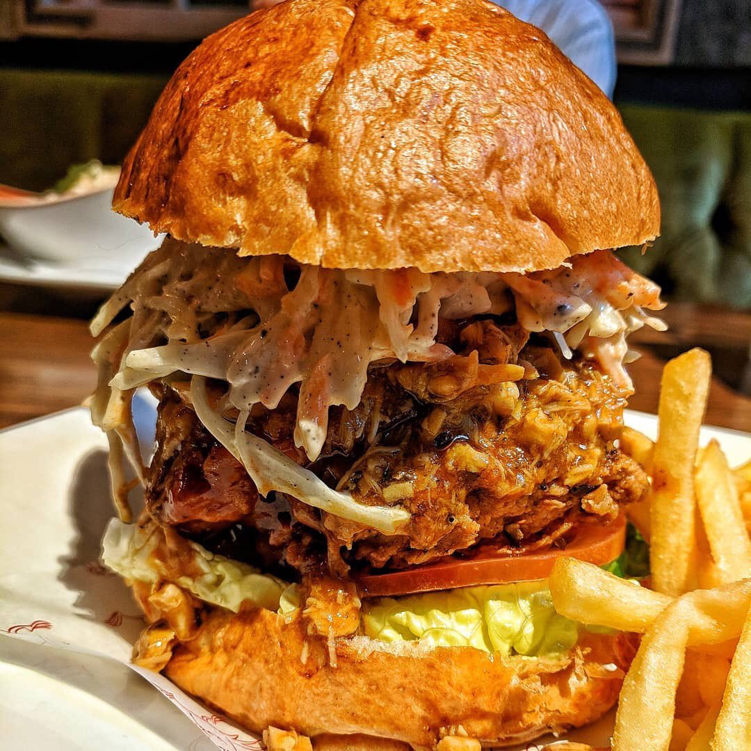 #FRABEL today at 7pm with 1/2 pride Burgers! Let's see who England will be playing in the #WorldCup Final😝