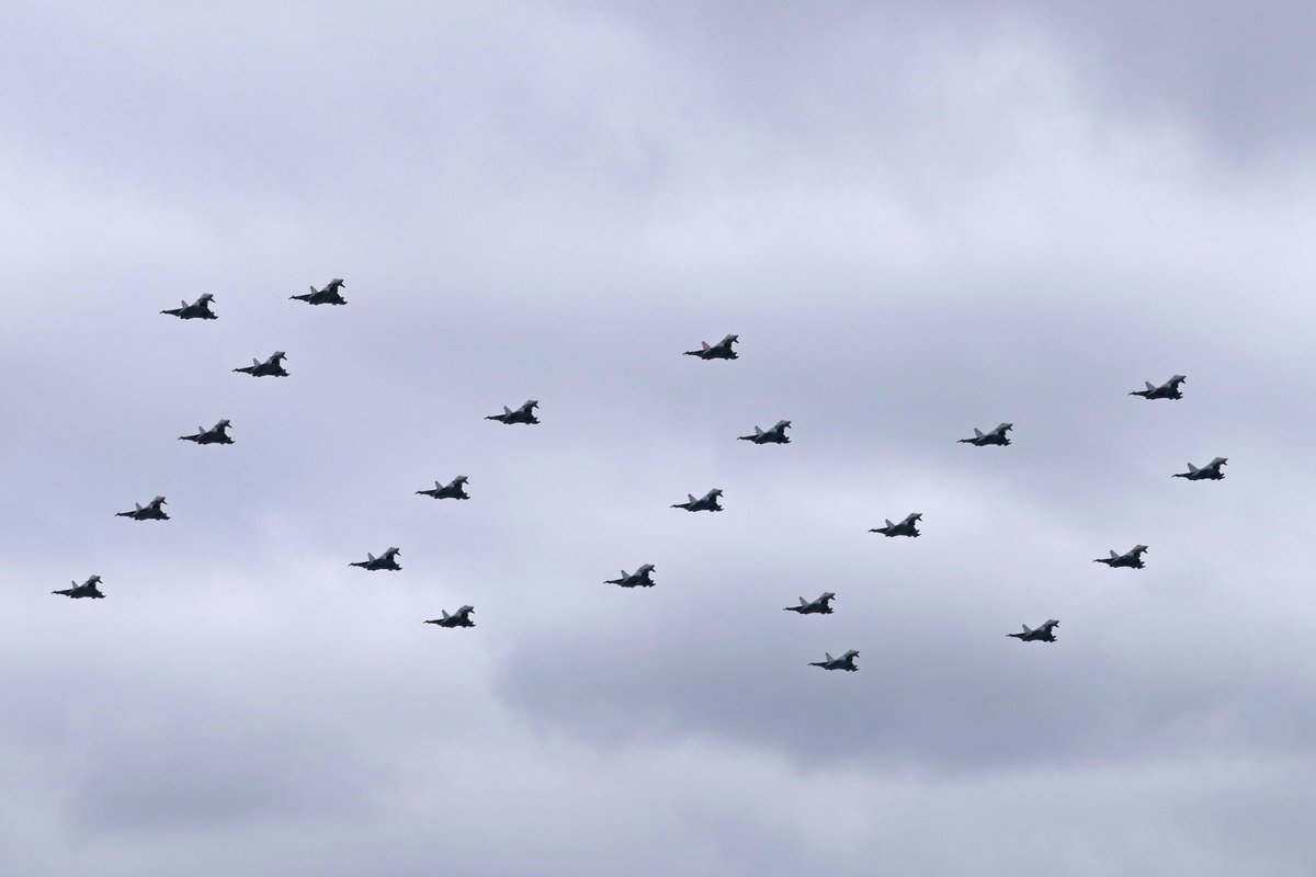 _rmtwo's tweet image. One of the reasons we love working in central London 

#RAF100 #royalairforce #storyboards #illustration #animatics #storyboarding #likeforlikes #like4likes #liker #morefollowers #London #design #handdrawn #drawing #creative #art #artists #storyboardartist #runningman