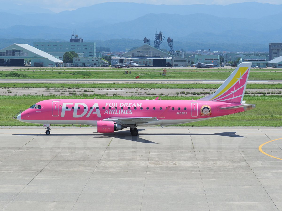 本日の小松空港。ANA Cargo Boeing 767-316ERF JA605Fが初飛来。小松