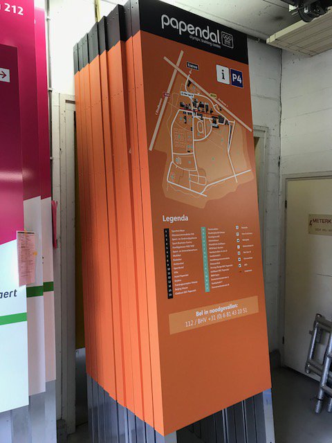Papendal's tweet photo. Op dit moment worden er @menoorbv 48 nieuwe zuilen voor de bewegwijzering ⬆️ #OpPapendal ontwikkeld, plaatsing vanaf volgende week 🛠️! #underconstruction #bewegwijzering https://t.co/hA8qZYRlaC