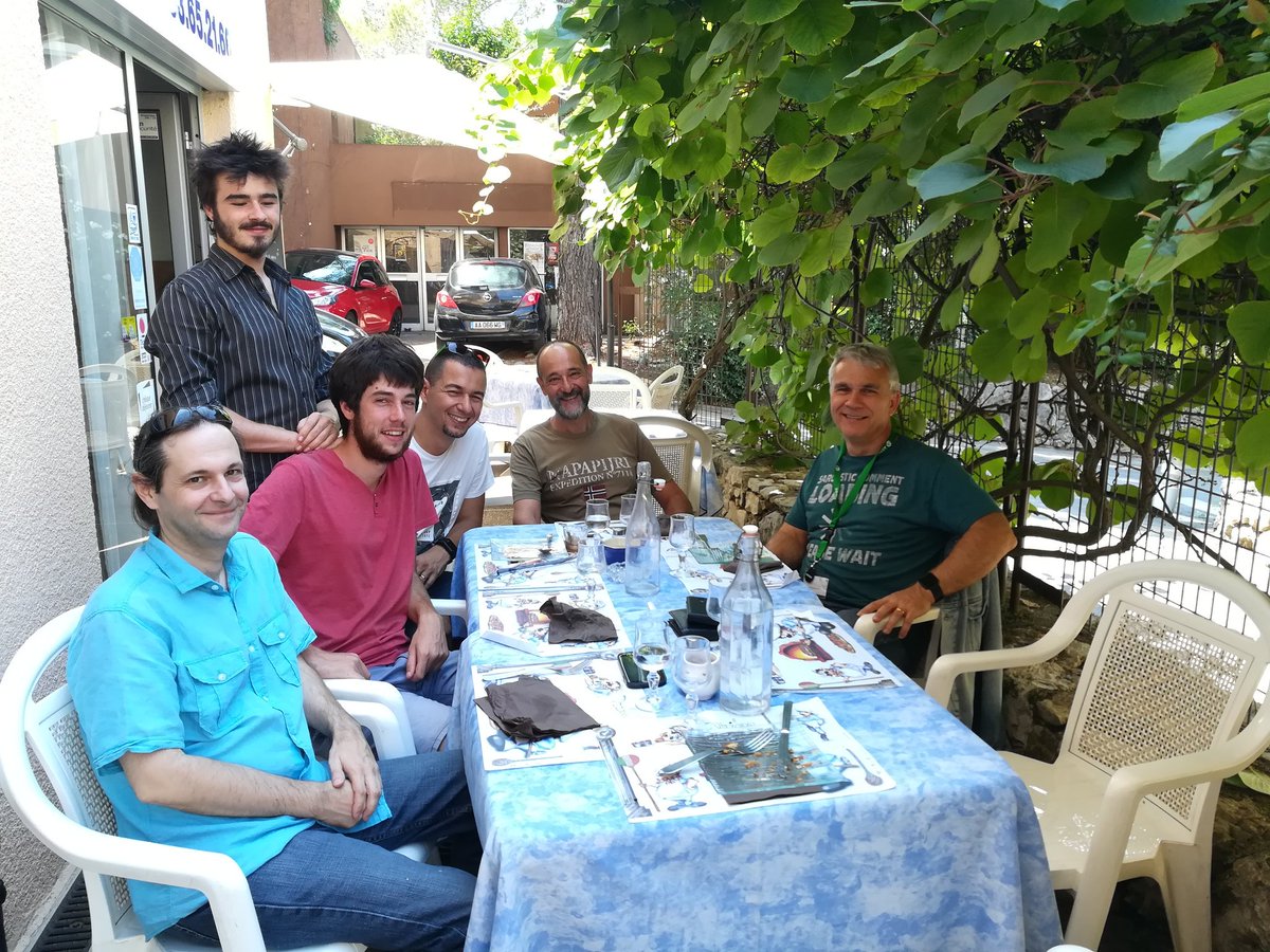 DryItYourself's tweet photo. Petit repas entre nous pour fêter la fin d'une aventure pour certains (Gaspard et Leo) et le début de la suite avec les autres #tetrisGrasse https://t.co/1L2EON8jTb