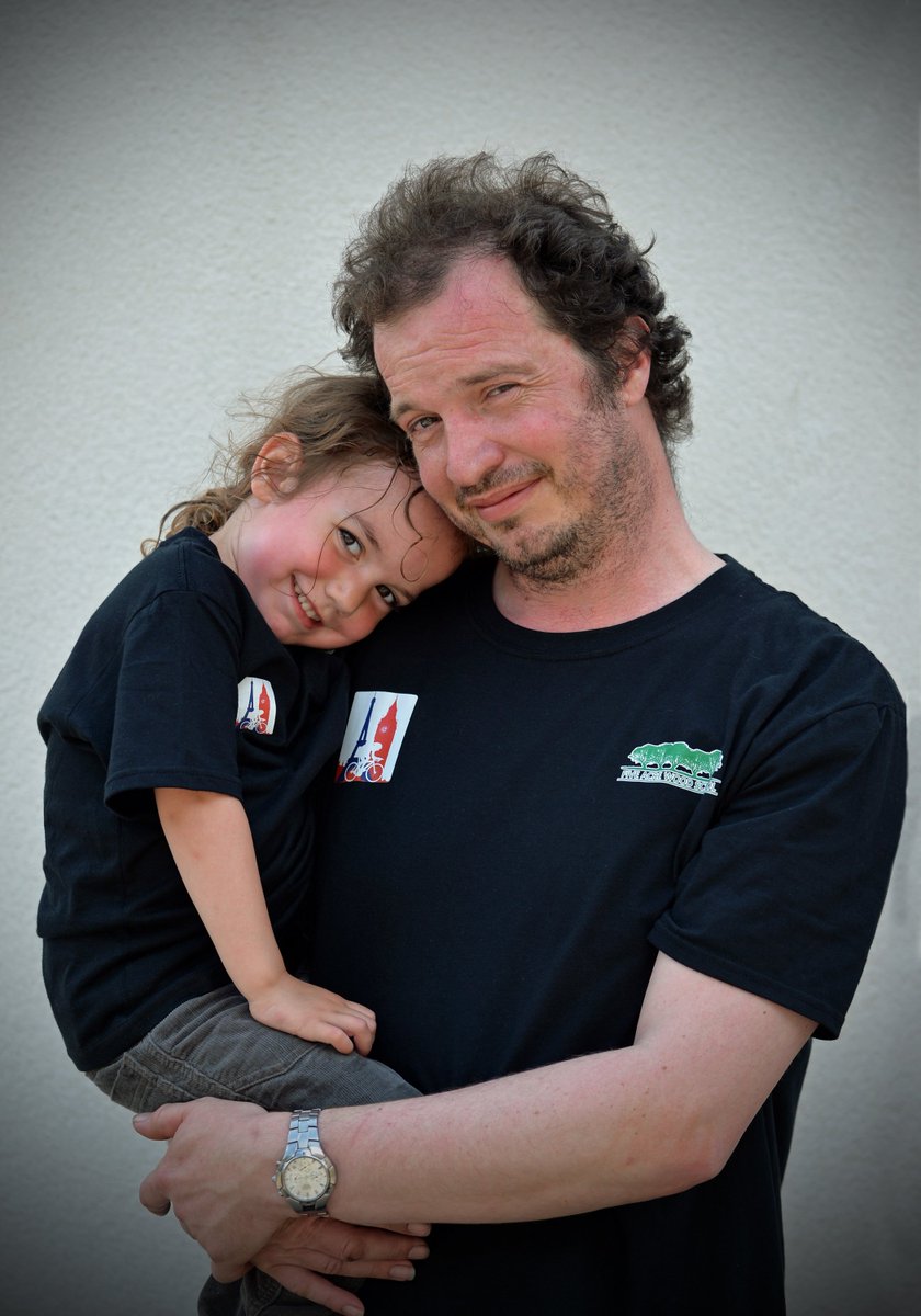 five_acre's tweet image. It's not just the 14 cyclists making the 24 hour #LondontoParis challenge happen, it's our support crew too.... support crew t-shirts supplied by the one and only @RecExpressKent