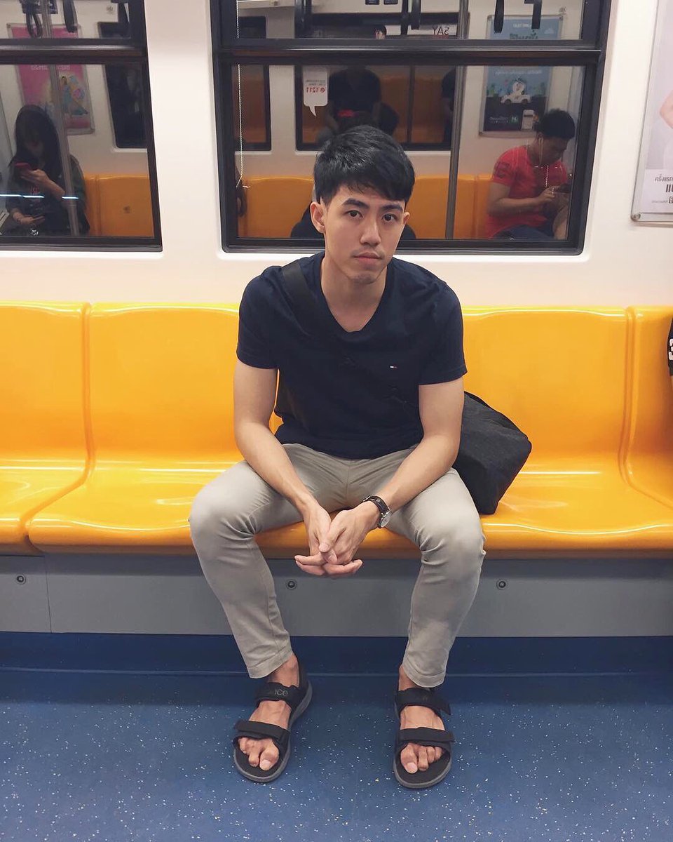 อยากเจอแบบนี้บนรถไฟฟ้า😮 #รักสุดใจหนุ่มๆOurLastDay @pleum_kz
#Ourlastdaytheseries
#รักสุดใจนายแฟนเด็ก
#พี่มีแฟนเด็ก
#Debut #Debutth 
#boyslove #yaoi #thaiseries #seriesy