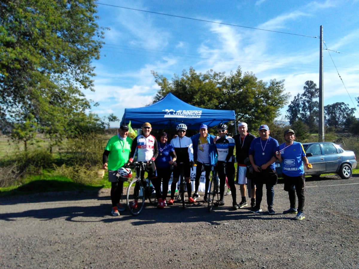 Compartimos fotos de entrenamiento en ruta de <a href="/EspirituRunners/">Espiritu Runners</a> el fin de semana.Punto de hidratacion sector Santa Rosa para todos los deportistas en ruta <a href="/Municasablanca/">Municipalidad de Casablanca</a> @DiarioElEspejo #cadaañosomosmas #6tacorrida2018