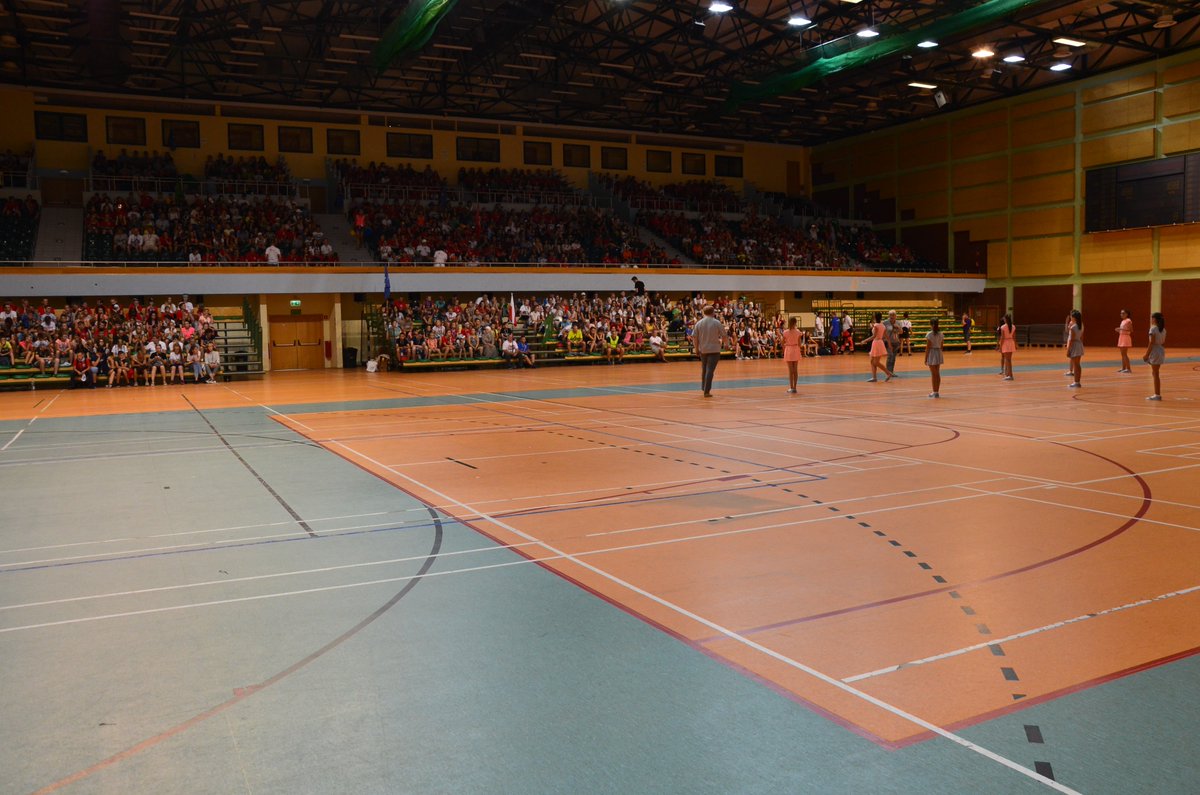 Rozpoczynamy mecz - Reprezentacja Parafiady i Reprezentacja <a href="/PolskaPolicja/">Polska Policja 🇵🇱</a>. Niech wygrają lepsi😀⚽️ #parafiada