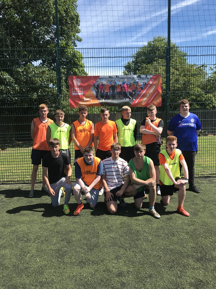 SL_EastWestDun's tweet photo. Enjoying working with our current @skillsdevscot group in Kirkintilloch .. a few of the guys securing full time jobs and interviews this week @Andy_stleague @EDLC_Leisure #TuesdayMotivation #SL3K https://t.co/JNYF0iex7E