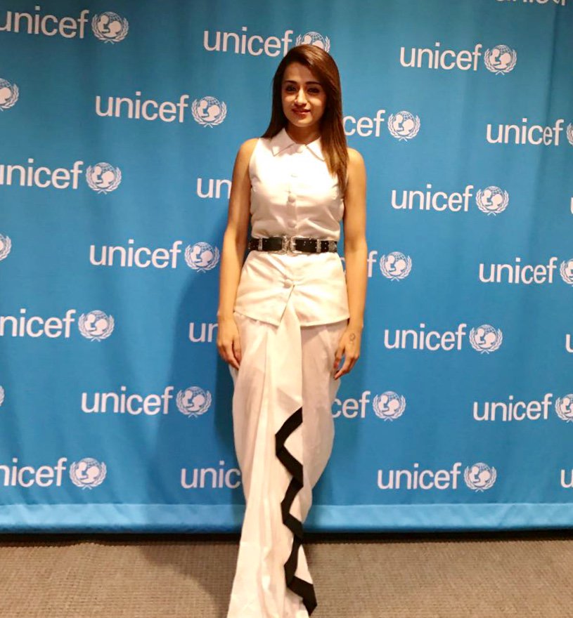 abi_trish's tweet photo. To be inspired is great . But to be an inspiration is an honor ๐๐ค๐ค๐ค
V r happy and proud of u always queen go ahead ๐
#Letsmakedifference
@trishtrashers https://t.co/mSlvvx7nBs