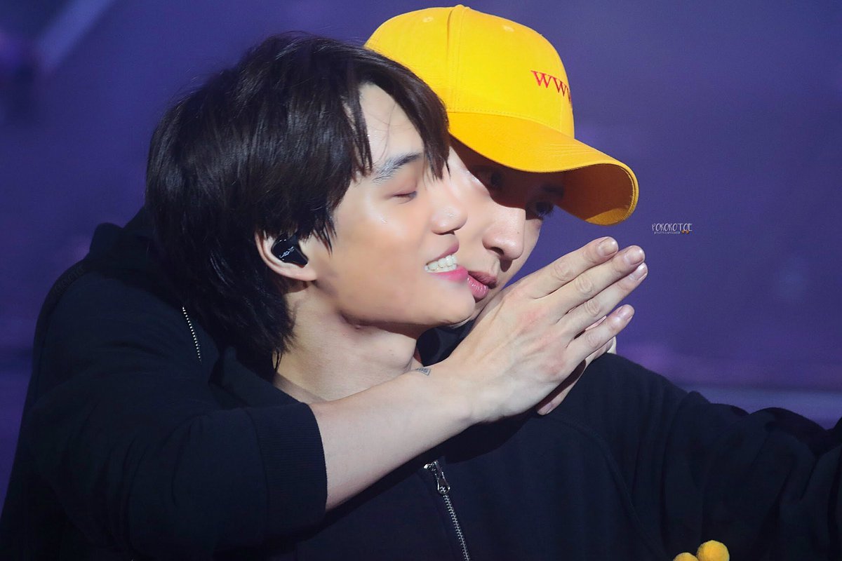 pororotoe's tweet photo. 180707 #elyxioninMalaysia #ElyXionInMY #EXO⁠ ⁠
#weareoneEXO #CHANYEOL #KAI #카이 #종인 #엑소카이 #박찬열 #CHANKAI ❤❤ https://t.co/Q6gpYbhp82 https://t.co/3FmIRwiqUw