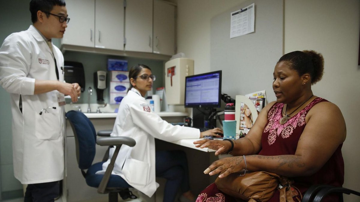 chicagotribune's tweet photo. Do you live in a Chicago neighborhood with a high violent crime rate? Your odds of obesity and hypertension are higher, a new study finds.

"It’s terrifying, it’s in our faces, it’s real. We’re not in a war-torn country, but you would think we were."

https://t.co/7vqJPC0oTX https://t.co/Y0wPjiL5y4