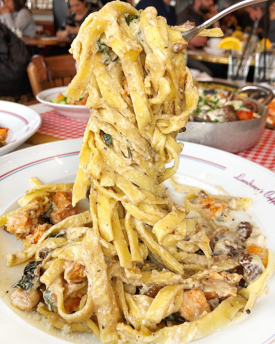 Is pasta your favourite lunch or dinner go-to? For us, it's an all day treat! 
📷: <a href="/artsandfood_nyc/">artsandfood_nyc</a>