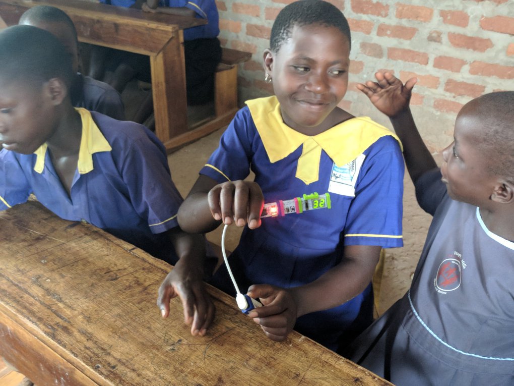 littleBits's tweet image. We love this story 😍 Kids in a remote village in #Uganda had their very first experience with electronics by using littleBits. The looks on their faces are truly #inspiring Read more here bit.ly/2NGue9o  #education #schools
