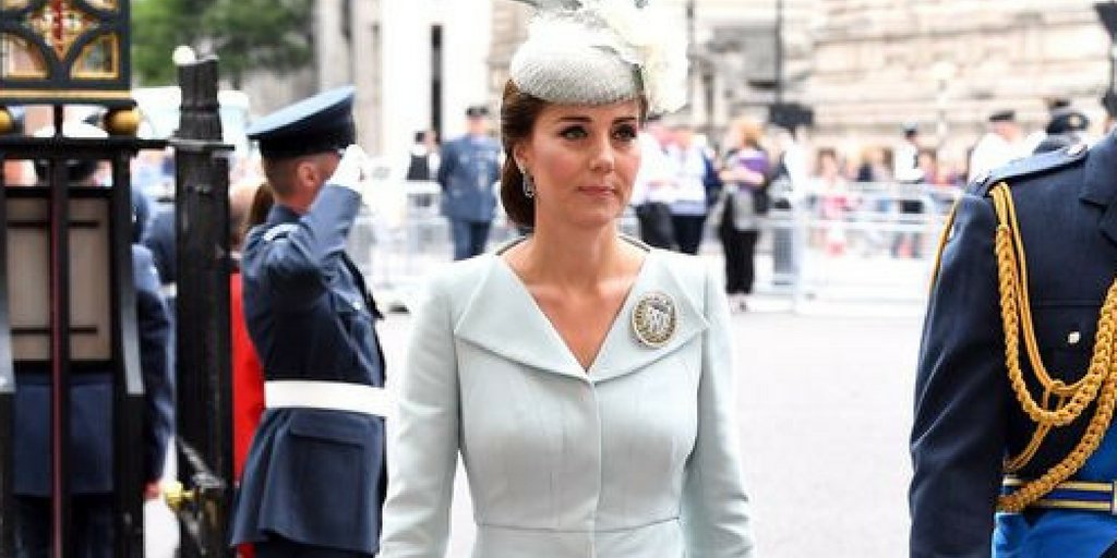 Duchess of Cambridge wears Alexander McQueen for the service #RAF100 mirror.co.uk/news/uk-news/r…