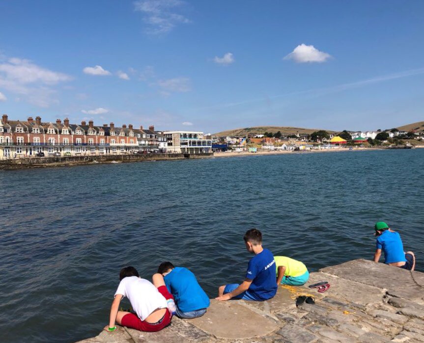HarrowHouseUK's tweet image. A beautiful morning crabbing in Swanage with our young learners ☀️ 🦀 💦 ...a record of four crabs caught today! #harrowhouse #swanage #letsgetoutside #younglearners #crabbing
