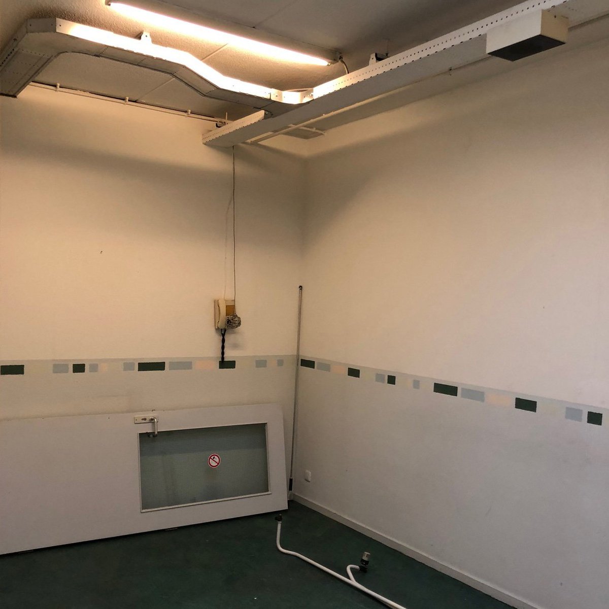 Onze afdeling Design wordt geheel verbouwd en voorzien van nieuwe vloeren, nieuwe presentatieruimtes, nieuwe routing en vele nieuwe artikelen. Profiteer nú nog van de vele opruimingsmodellen die i.v.m. de verbouwing tegen hoge kortingen worden aangeboden: ow.ly/Al4A30kSAfr