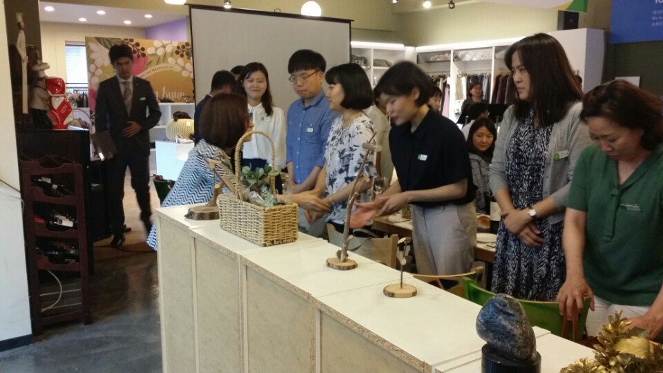 feddy345's tweet image. #성남시 #아동보육과
&amp;lt;은수미 성남시장과 함께하는 아동수당 담당공무원 간담회&amp;gt;
ㅇ 일 시: 2018년 7월 10일(화) 18:30~
ㅇ 장 소: 위스토리 (분당구 율동 소재)
약 96명의 담당공무원이 참석한 가운데, 아동수당 담당자 간담회가 열리고 있는 현장입니다.