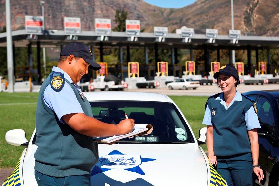 WCGov_Mobility's tweet photo. We're hiring trainee traffic officers for our Western Cape Provincial Traffic Services Centres in Vredendal, Vredenburg, Mossel Bay, Knysna, Laingsburg and Oudtshoorn. Apply for this opportunity before 23 July https://t.co/N4EyRFoMAM #career https://t.co/BzOxqt7qMj