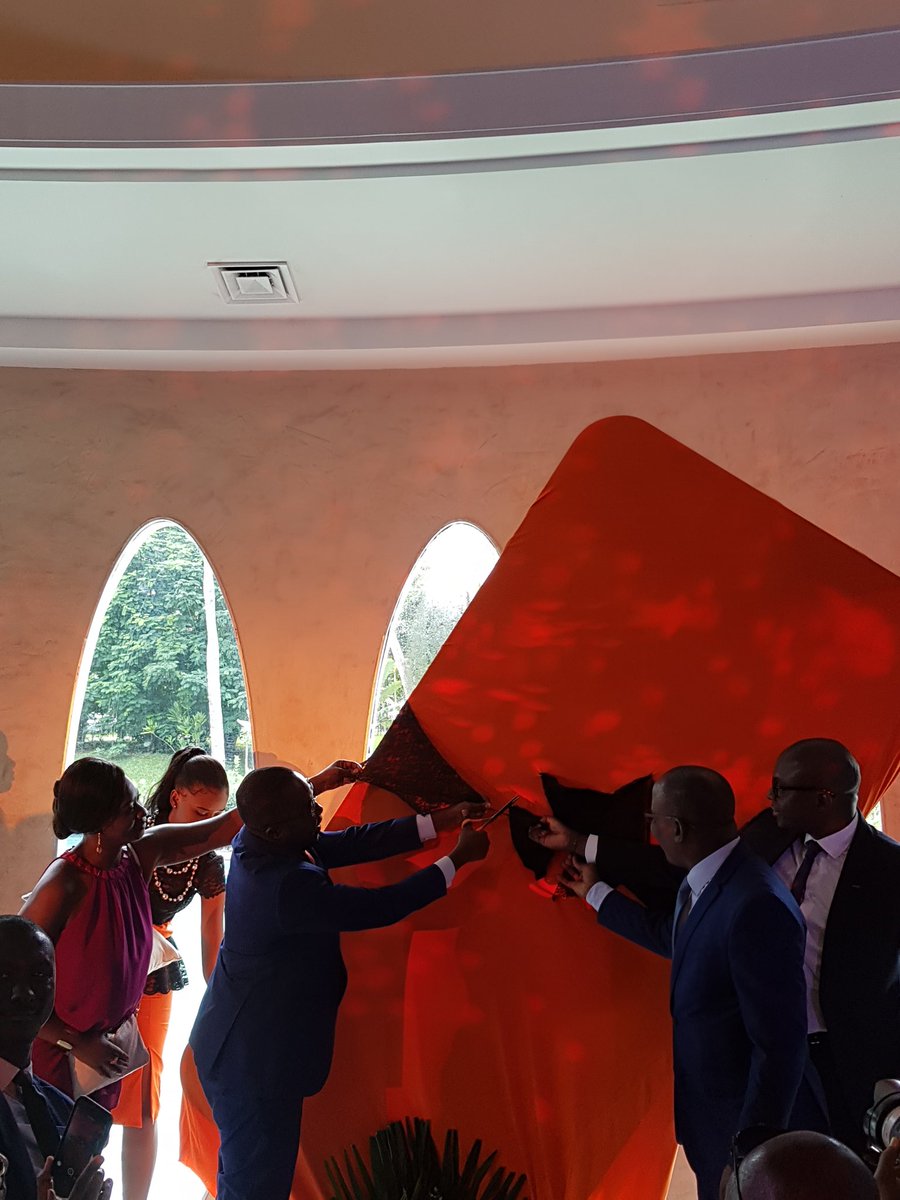 CI_Orange's tweet photo. Orange CI à travers sa filiale Orange Money Côte d'Ivoire est fière de présenter ce 10 Juillet 2018 officiellement sa carte #OMVisa , véritable innovation dans le secteur Telecoms/Mobile Money ivoirien. https://t.co/40ll30LfN9