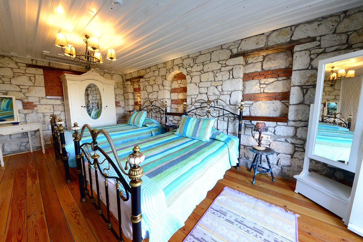 imrenHanOtel's tweet photo. Alaçatı Mimari Dokusu Korunarak Dekore Ettiğimiz İmren Han Otel Odalarımızda Huzur Dolu, Konforlu Bir Ortam Sizleri Bekliyor #imrenhanotel #alacatiimren #alaçatıotelleri #alaçatıotel #imrenalaçatı #imrenhanotelvekonakları https://t.co/Z58BaFGrB0