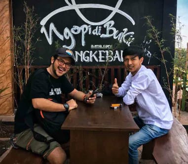 JavPemalang's tweet photo. Ramon Y Tungka dah nyampe di @Desajurangmangu nih lgi ngopi di bukit tangkeban desa @nyalembeng1 yuk yg udah registrasi untuk ngopi dan nanjak bareng ramon via @JavPemalang #KemalaJateng #GenPIJateng #NSGAJurangmangu #javpemalang https://t.co/e6MPGDRUAL