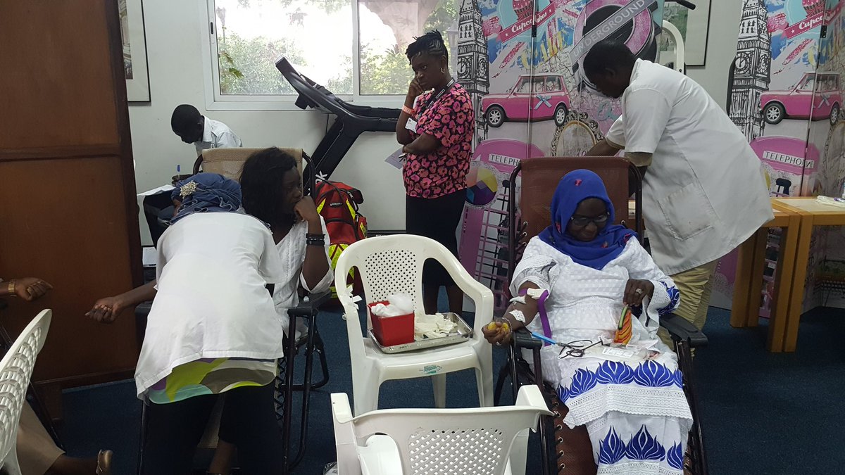 UKinSenegal's tweet photo. Venez vous joindre au staff de @UKinSenegal  pour sauver des vies. @GBloodChallenge @SAVE_DAKAR #DonDeSoi #DonDeSang https://t.co/4rrH1A3ceW