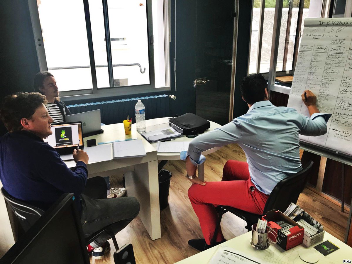 dibremetz's tweet image. #FRABEL C’est l’heure de la réunion chez #SwitchWall avant le grand match✌🏻😊