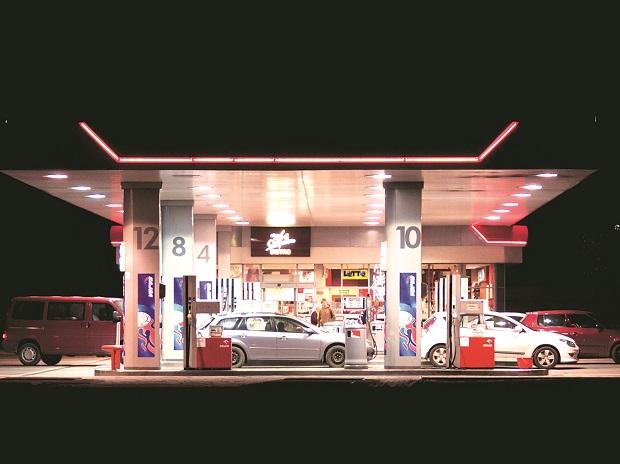 bsindia's tweet photo. Reliance-BP JV seeks licence to retail gas in 15 cities, IGL bids for 13 https://t.co/IEfYxZeCdr
#RelianceBP https://t.co/SYzd31dPqD