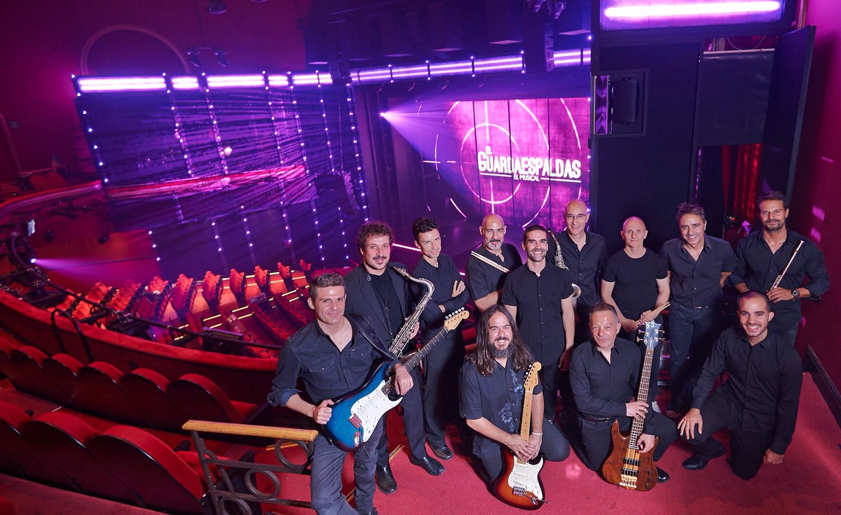 Ellos son los encargados de hacernos bailar cada día al ritmo de las canciones de Whitney Houston. Y es un placer haber tenido la oportunidad de verlos tocar cada noche en directo. ¡Aquí nuestra maravillosa orquesta! 🎶
<a href="/GuardaespaldasE/">El Guardaespaldas</a> ñ