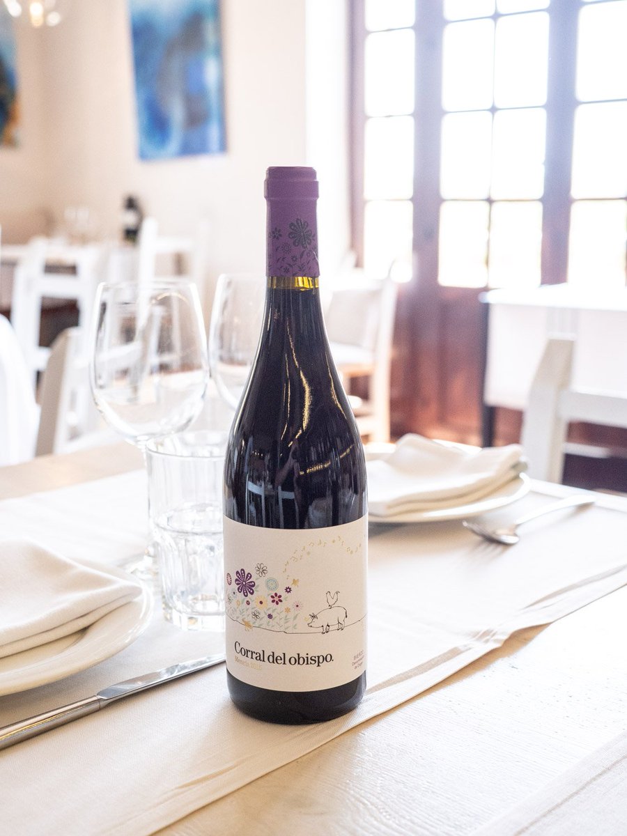 Corral del Obispo, un tinto D.O Bierzo @Viñedos Singulares.  Elaborado con uvas de la variedad Mencía procedentes de viñedos en vaso. Un vino  expresivo, potente y muy aromático 🍇🍷ow.ly/5kEl30kSCAU #vinos #restaurantes #Ibiza #Formentera