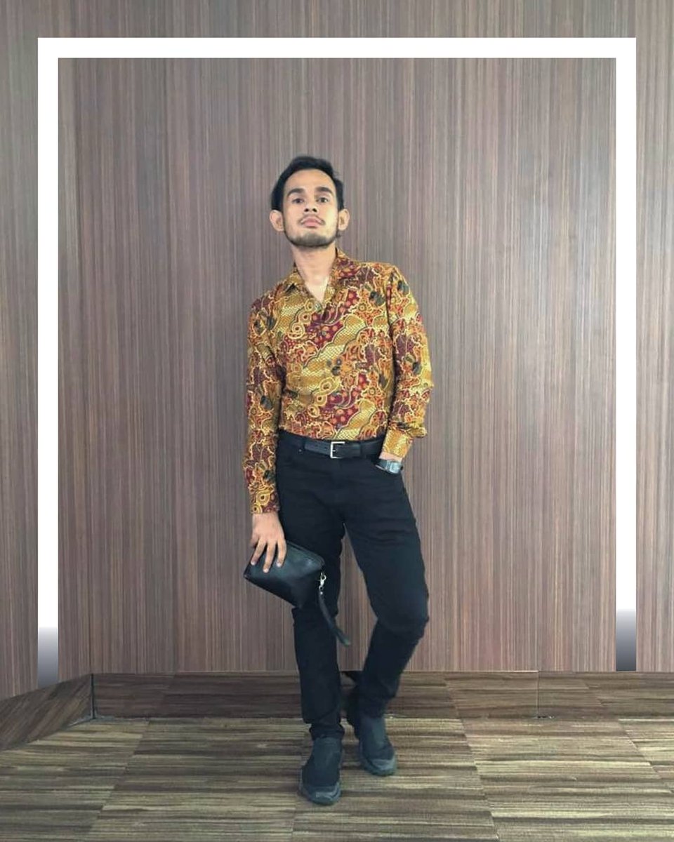 ZubairBaharum's tweet photo. Wearing @bleunatar Ningrat Batik Shirt in Brown and Red #fvootd #timerayaje https://t.co/0Kvm3nRfcZ