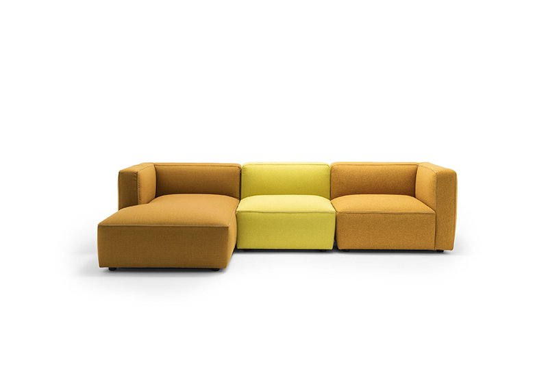 interiorcontra's tweet image. “Nos gusta mucho la manera en la que Alfredo Häberli trabaja”, dice Jesús Linares director general de @AndreuWorld. El diseñador ha presentado el #sofa "Dado" para la firma de #valencia bit.ly/2MXvio2 #interiorcontraportadablog #diseño #designer #furniture #sofamodular