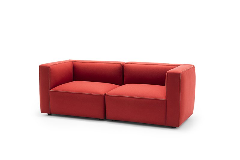 interiorcontra's tweet image. “Nos gusta mucho la manera en la que Alfredo Häberli trabaja”, dice Jesús Linares director general de @AndreuWorld. El diseñador ha presentado el #sofa "Dado" para la firma de #valencia bit.ly/2MXvio2 #interiorcontraportadablog #diseño #designer #furniture #sofamodular