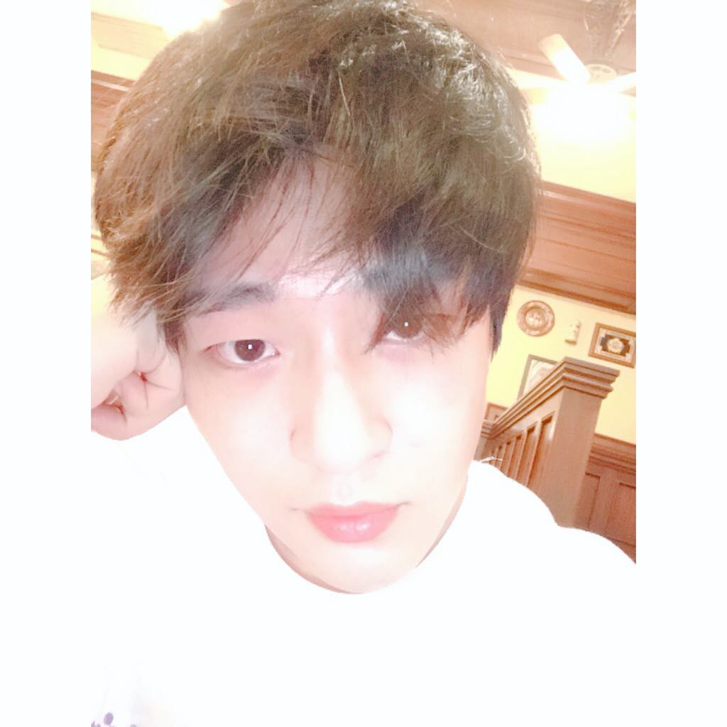 AllrounderJS's tweet photo. #진섭 #김진섭 #JINSUB #KIMJINSUB

1807010 섭스타그램 

호그와트 약 반나절만에 자퇴하고 셀카 올려주심 https://t.co/kxUNRnubEC