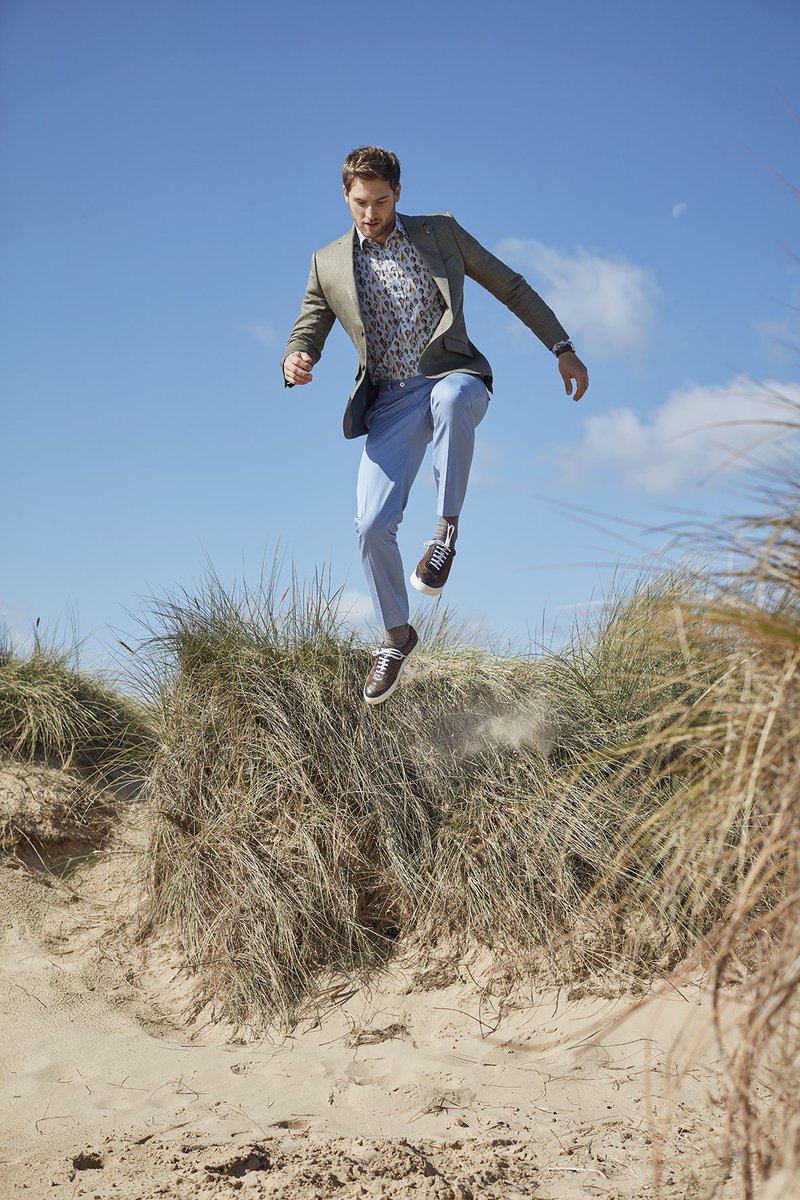 kingofcufflinks's tweet photo. Jumping for joy when you realise the Simon Carter Summer sale is now on with up to 50% off online, in-store and at selected House of Fraser. https://t.co/aUeG98cBeV https://t.co/7NeS3Kifom