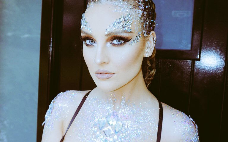 Happy birthday to perrie edwards 
My favourit singer 
I love you and Little mix 