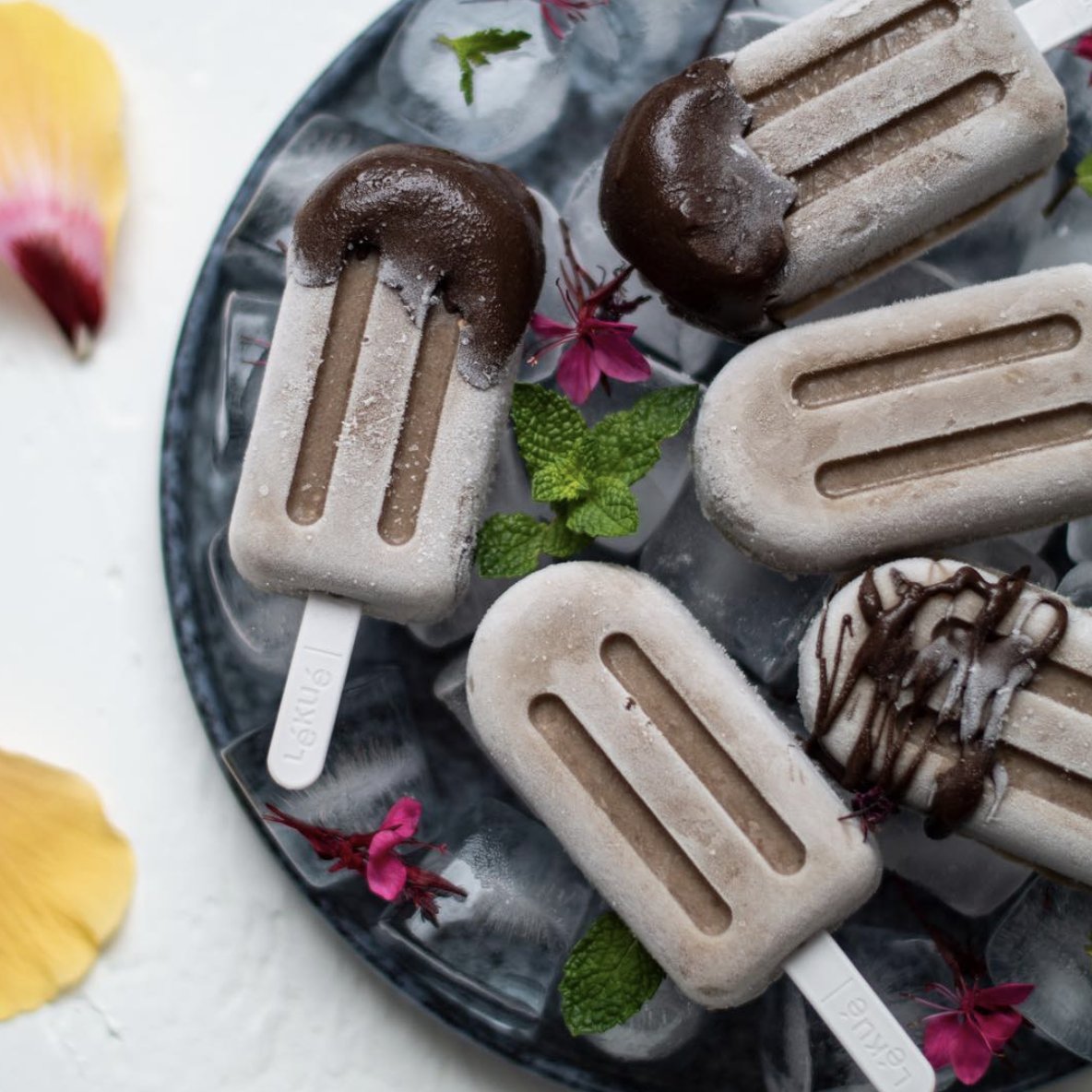 LekueES's tweet photo. ¡Queremos ver vuestros helados! 🍦 Mirad las increíbles creaciones de 📸 @Mariza_Ebersohn, @singludelicioso,  unavidafelizyfit (en Instagram) y @vhappybaker. ¿No tienes ya ganas de preparar los tuyos? https://t.co/pD6g7rSEB5