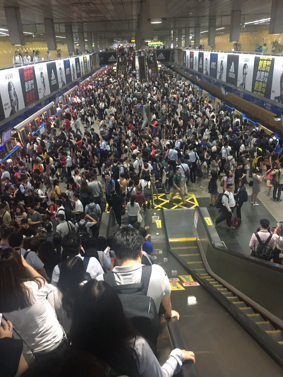 After work typhoon parties are big in Taipei metro #TyphoonMaria #颱風